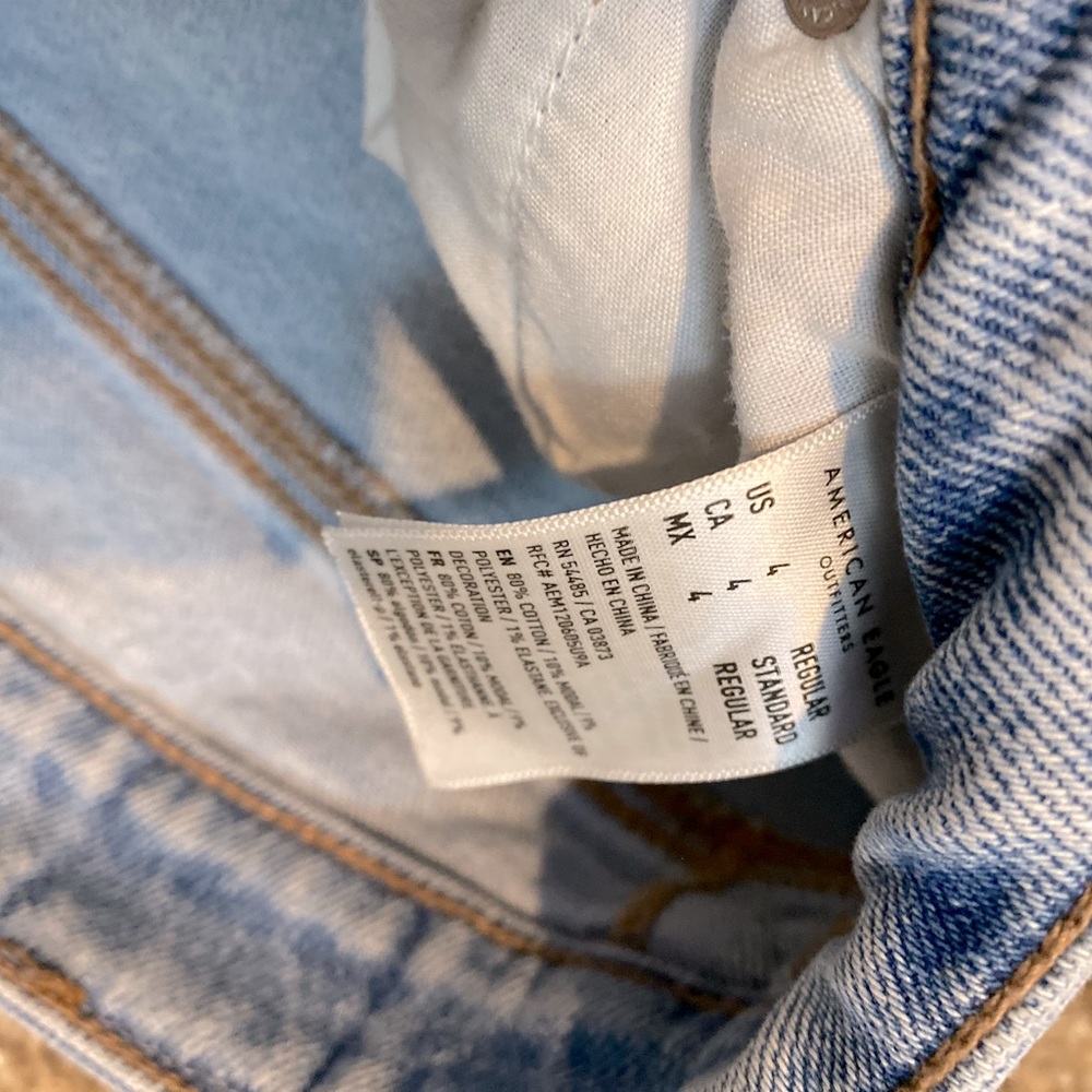 American Eagle Size 4 Mom Jeans